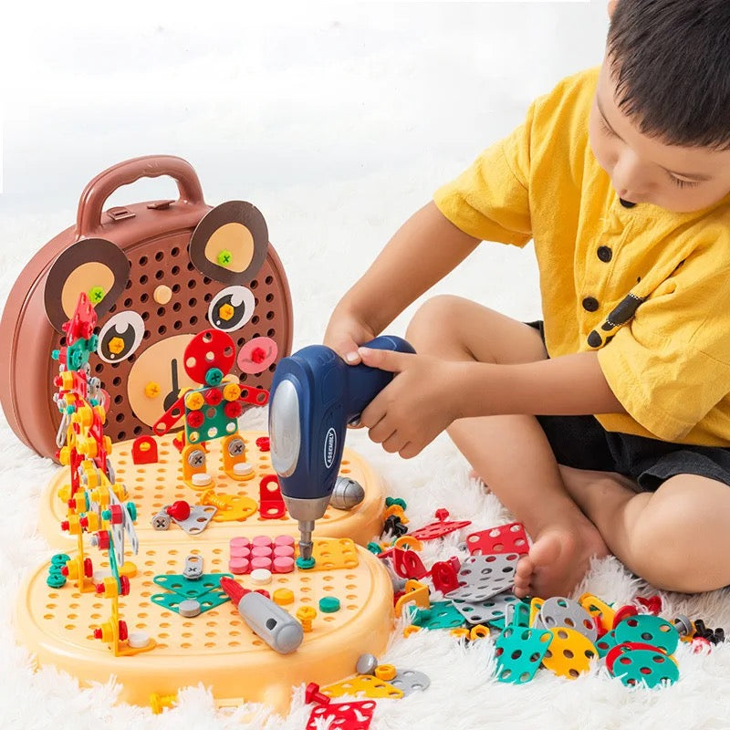 Bären Spielzeugkiste mit Bauteilen und Werkzeug – Kreatives Spielzeug für kleine Handwerker ab 3 Jahren, 30 x 20 x 15 cm 1